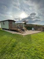 B&B Whitby - Oakley View Shepherds Hut with hot tub - Bed and Breakfast Whitby