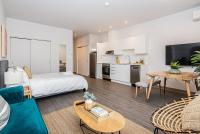 B&B Montréal - Brand New and Perfectly Located Flat in Le Plateau by Den Stays - Bed and Breakfast Montréal