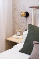 Serene and Styled Little Italy Studio full bath by Den Stays - Bed and Breakfast Montréal