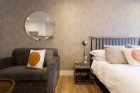 B&B Montreal - Romantic Studio in the Heart of Little Italy by Den Stays - Bed and Breakfast Montreal