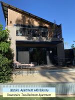 Adelphi Apartments 3 or 3A - Downstairs 2 Bedroom or Upstairs King Studio with Balcony - Chambres d'hôtes Echuca