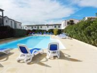 LA JOLIE BRISE APPARTEMENT DANS RÉSIDENCE AVEC PISCINE - Bed and Breakfast La Flotte