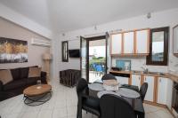 Appartamento con 2 Camere da Letto, Balcone e Vista Mare Parziale