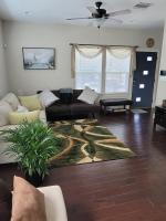 SPACIOUS TOWNHOUSE MINUTES FROM DOWNTOWN SA. - B&B San Antonio