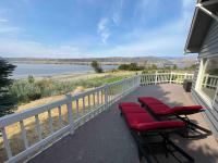 Crescent Bar Waterfront Home- Private Beach, Water Views, Hiking, Golf, Live Concerts - B&B Quincy