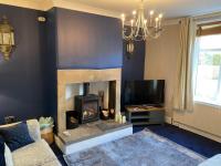 B&B Bradford - Honeybee Cottage, with a log fire & a hot tub. - Bed and Breakfast Bradford