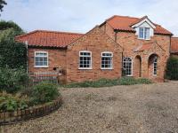 willow tree farm cottage with BBQ hut - B&B
