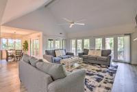Golf, Dine and Swim Sleek Palmetto Dunes Home! - B&B