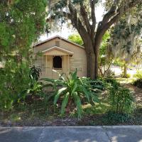 1 Beige Cozy Bungalow or 1 White Cozy Efficiency Cottage in Titusville - Chambres d'hôtes Titusville