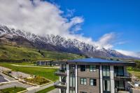 Standard King Room with Mountain View and Balcony