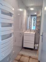 Joli studio indépendant avec jardin et piscine partagés - B&B Arces