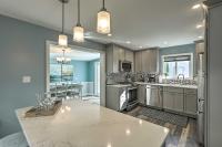 Pet-Friendly Revere Getaway, Steps from the T! - B&B Revere