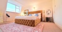 Elegant 5 bed 4 bath 'Vogue House' Parisian style home - Chambres d’hôtes Margate