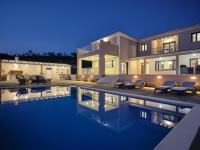 Karousa Villa - A luxury retreat with stunning views, by Zantewize - B&B Anafonitria