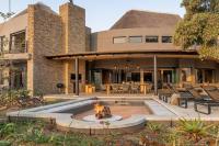 B&B Belfast - Luxury Villa looking onto Kruger National Park - Bed and Breakfast Belfast