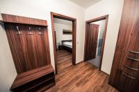 Tweepersoonskamer met 2 Aparte Bedden en Eigen Badkamer