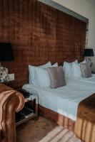 Doppel-/Zweibettzimmer mit Poolblick