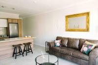 B&B Cape Town - Bright and airy Parisian Gem close to the beach - Bed and Breakfast Cape Town