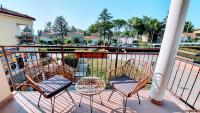 Modern renovated apartment 5 min walk to beach private parking - B&B Parenzo