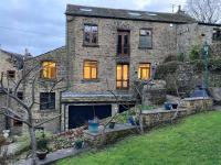 B&B Keighley - Delightful 2 bed flat in Old Mill-private garden - Bed and Breakfast Keighley
