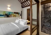 Deluxe King Room in beach view wing