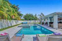 B&B Deerfield Beach - Stunning 4 Bedrm New Pool+Jacuzzi 1 Mile to Beach - Bed and Breakfast Deerfield Beach