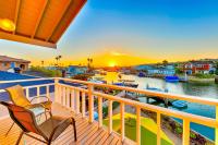 Newport Bay Front Vacation Home - Ferienwohnung