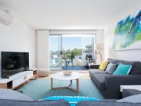 B&B Shoal Bay - The Shoal Apartments, Unit 202/4-8 Bullecourt Street - Bed and Breakfast Shoal Bay