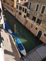 Ca' Cappello Venice Apartment 1 with Canal View - B&B Venecia