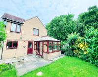 Booker Avenue House - 4 bedroom house with garden and parking - Chambres d'hôtes Milton Keynes