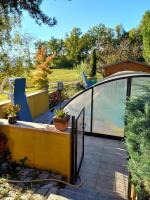 Bas de villa, 2 terrasses, piscine, SPA, sauna... - B&B Neffes