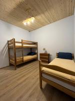 Dreibettzimmer mit eigenem Bad