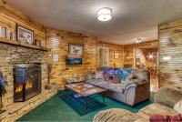 Sunset Ridge Cabin - A Romantic Smoky Mountain Escape or Family Getaway with Privacy - behind Dollywood, large game room, jacuzzi tub, fire pit, large wrap-around deck, and more - Ferienwohnung Pigeon Forge
