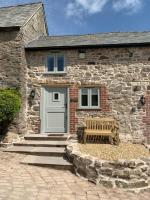 The Nook at Pentregaer Ucha, with tennis court & lake. - Chambres d'hôtes Oswestry