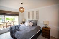 B&B Parkes - Contractor's Heaven and Entertainer - Bed and Breakfast Parkes