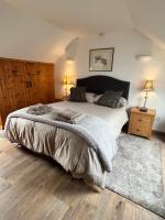 Large Double Room with Ensuite Bathroom