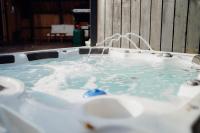 Beavers Lodge. Luxury Property with Hot Tub - B&B Tenby