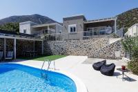 Modern family villa Basilicata Salmostro in Bali w/ Pool & BBQ Area - Chambres d'hôtes Vlycháda