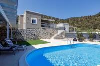 Modern family villa Basilicata Salmostro in Bali w/ Pool & BBQ Area - Chambres d'hôtes Vlycháda