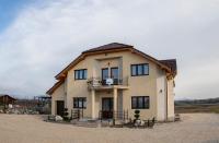 AGROPENSIUNEA LUK - Bed and Breakfast Petreasa