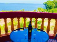 Alexander Penthouse Spectacular Sea Views Regal Room - Bed and Breakfast Belize-stad