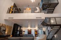 Venue C - Luxurious & Spacious - Mansion - Elevator - Patio - B&B