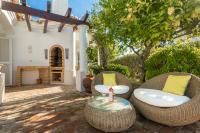 Peaceful 4BR villa on Gramacho golf resort w/ private pool - Chambres d’hôtes Lagoa