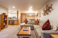 New Listing Updated 1 bedrm 1 bath Summit H Building #95 condo Just steps to Eagle Lodge sleeps 4 - B&B Mammoth Lakes