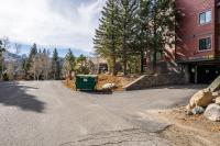 New Listing Updated 1 bedrm 1 bath Summit H Building #95 condo Just steps to Eagle Lodge sleeps 4 - B&B Mammoth Lakes