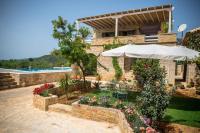 Magnificent, Authentic Private Villa and the Guest house - B&B Kardamýli