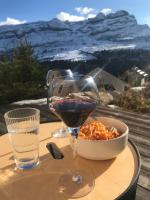 MAGNIFIQUE APPARTEMENT AVEC TERRASSE et VUE IMPRENABLE SUR LE CIRQUE DE FLAINE, 2 chambres et coin montagne, 6 personnes - Chambres d'hôtes Flaine