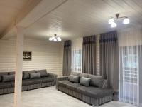 Villa Затишна de luxe - Bed and Breakfast Mykulychyn