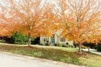 8-minutes to Downtown Asheville! Private Pool and Hot Tub | 4 Bathrooms En-suite - Chambres d'hôtes Asheville