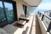 Apartment mit Balkon
